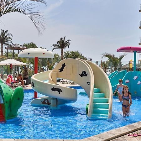 Melisea Aparthotel Pool & Spa Mamaia Nord Năvodari Buitenkant foto